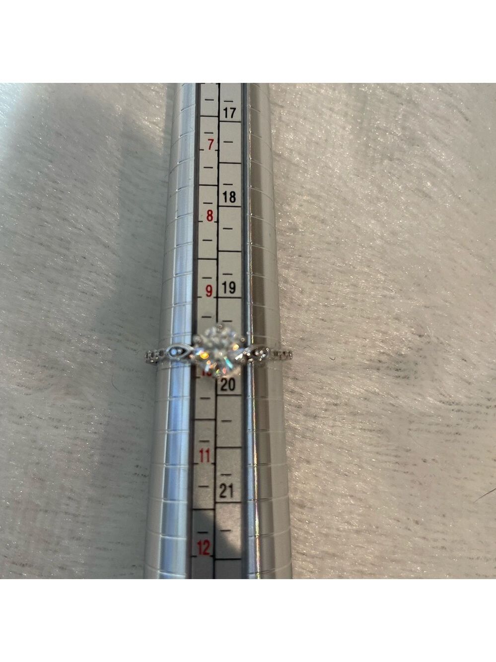 Woman’s 1.0 ct size 10 Moissanite ring - Picture 6 of 8